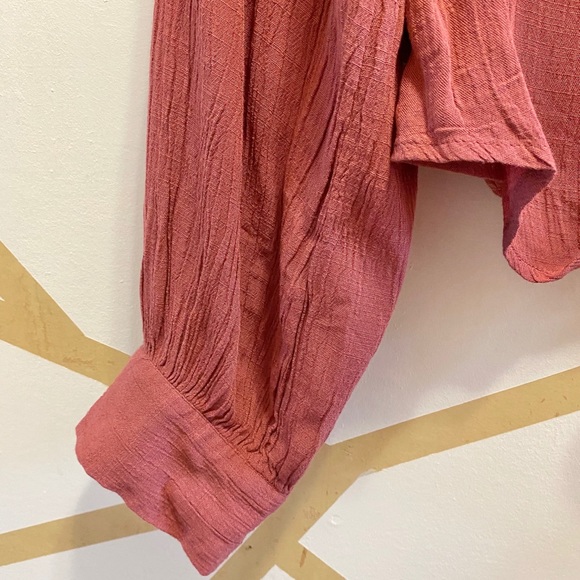 Button tied crop blouse - Picture 4 of 5